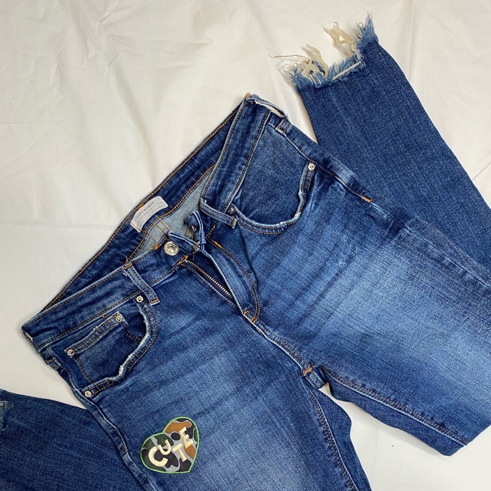 Zara Mod Rise Skinny Jeans Raw Hem Medium Wash Size 8 Distressed Cute Blue A0411